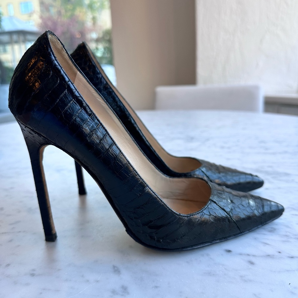 Manolo Blahnik black croc leather pumps